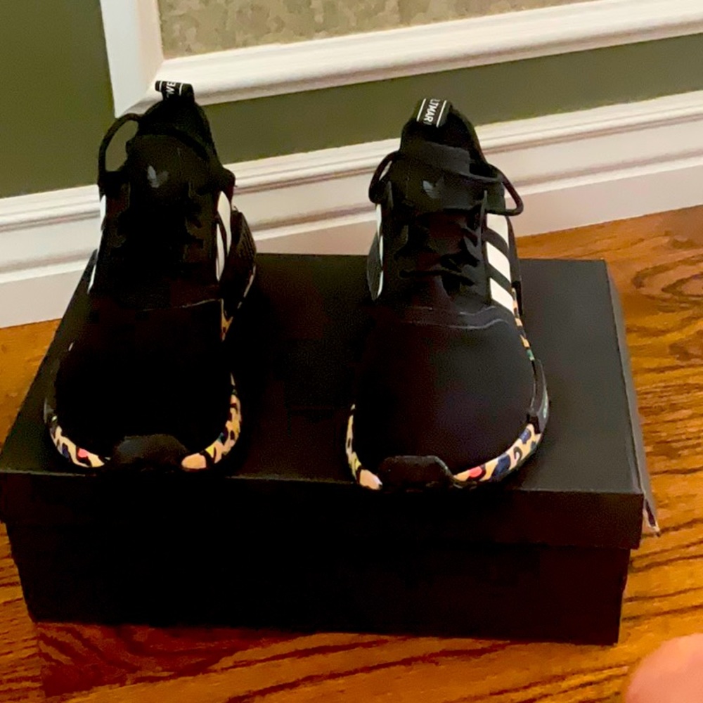 Adidas athletic shoe! - Picture 2 of 4